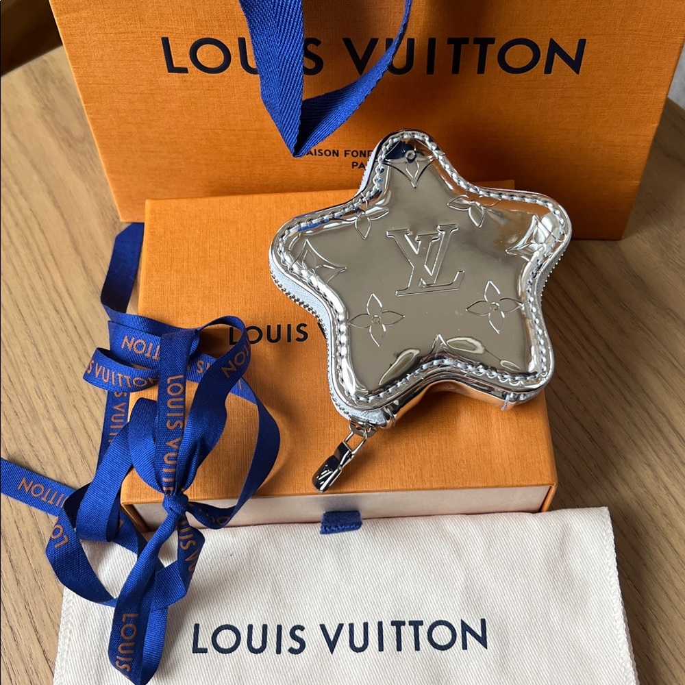 Louis Vuitton Spark Coin Purse Silver Mirror Charm ⭐️ New Ski Collection